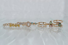 Load image into Gallery viewer, Diamond Cluster Bar Ring